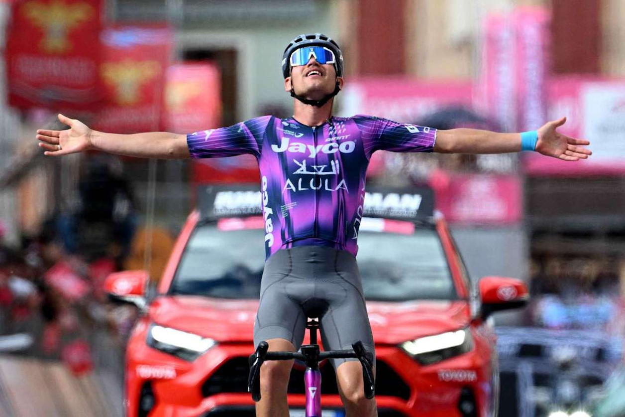 Plapp winning the Stage 8 at the Giro 2025