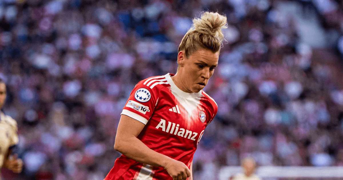 Bayern-Munich-w. Source: Official Facebook. Edited photo