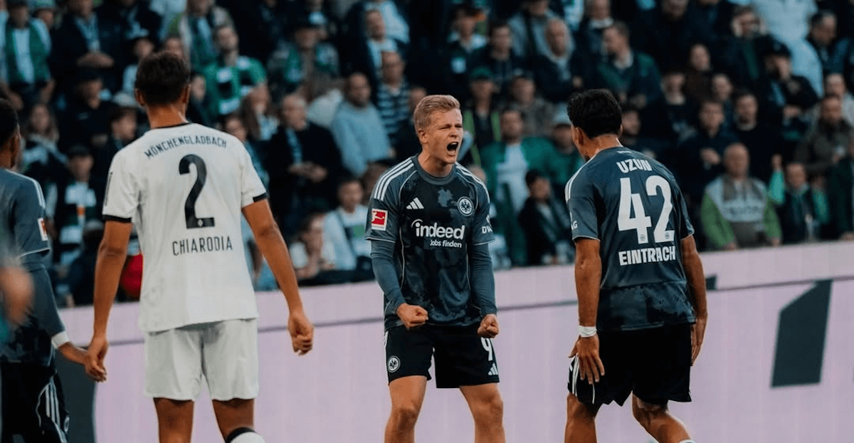 Eintracht Frankfurt. Source: Official Facebook. Edited photo
