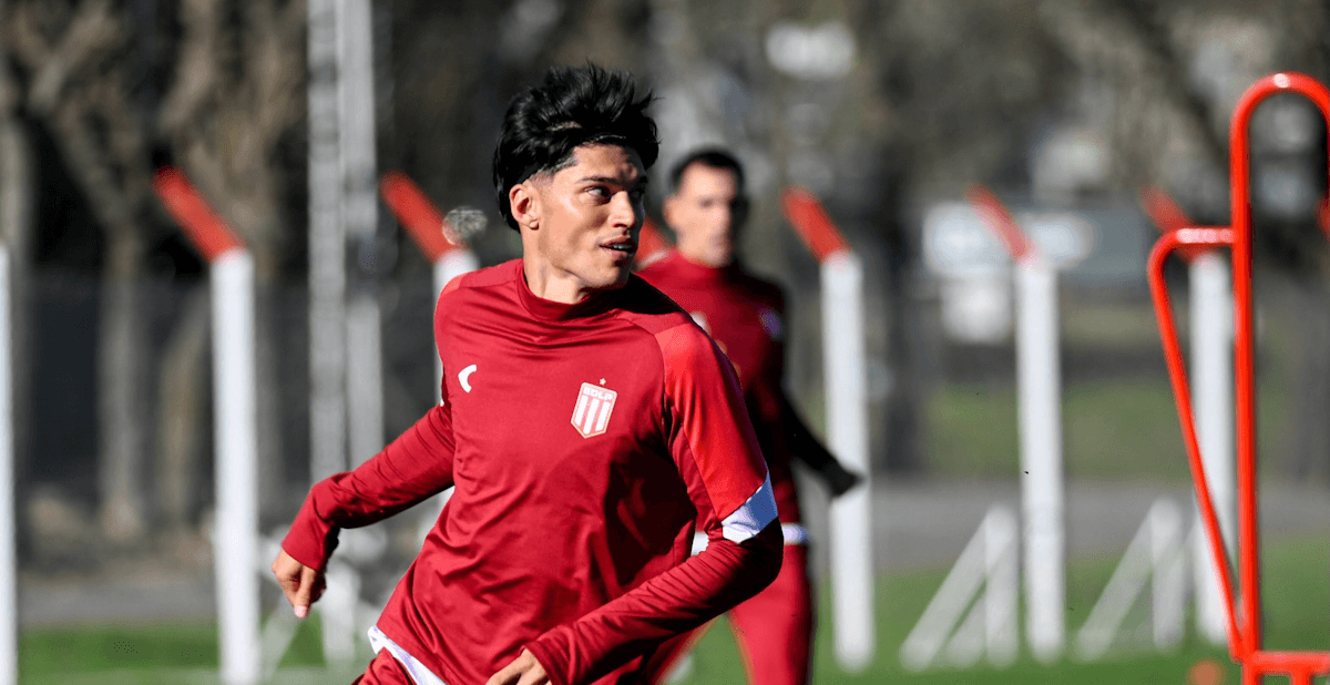 Estudiantes-LP. Source: Official Facebook. Edited photo
