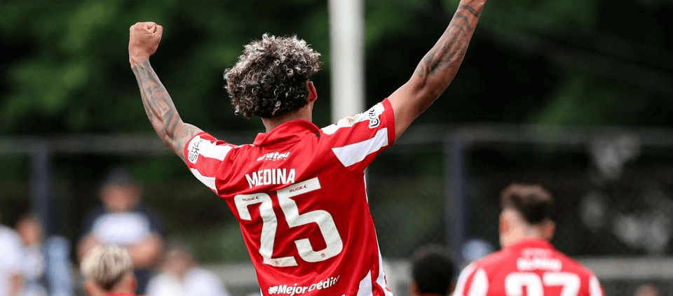Estudiantes LP. Source: Official Facebook. Edited photo