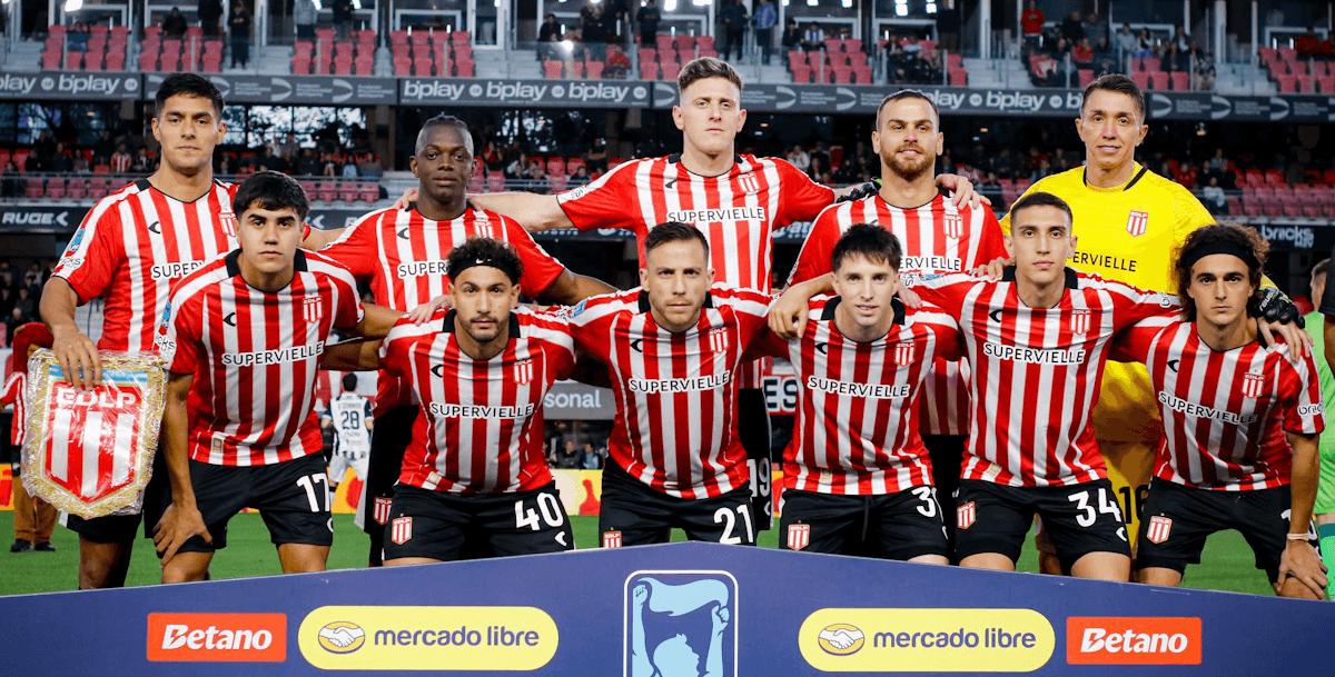 Estudiantes-LP. Source: Official Facebook. Edited photo