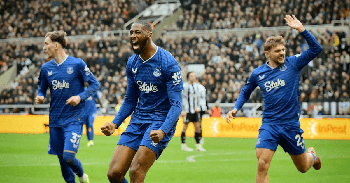 Everton. Source: Official Facebook. Edited photo