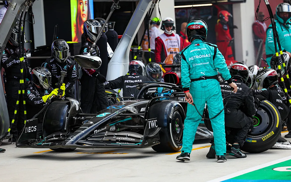 Mercedes pit crew