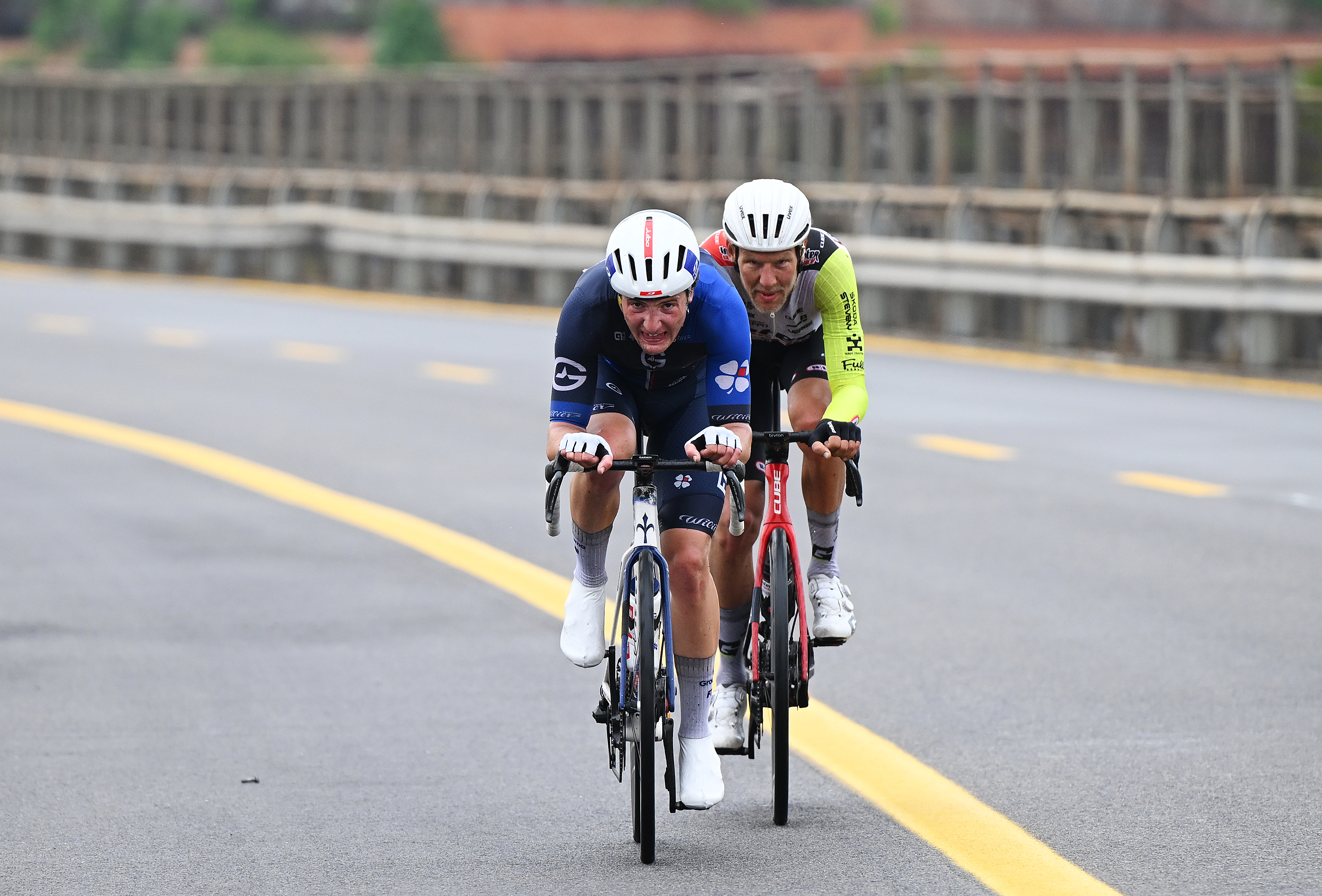 breakaway duo at the stage number 6