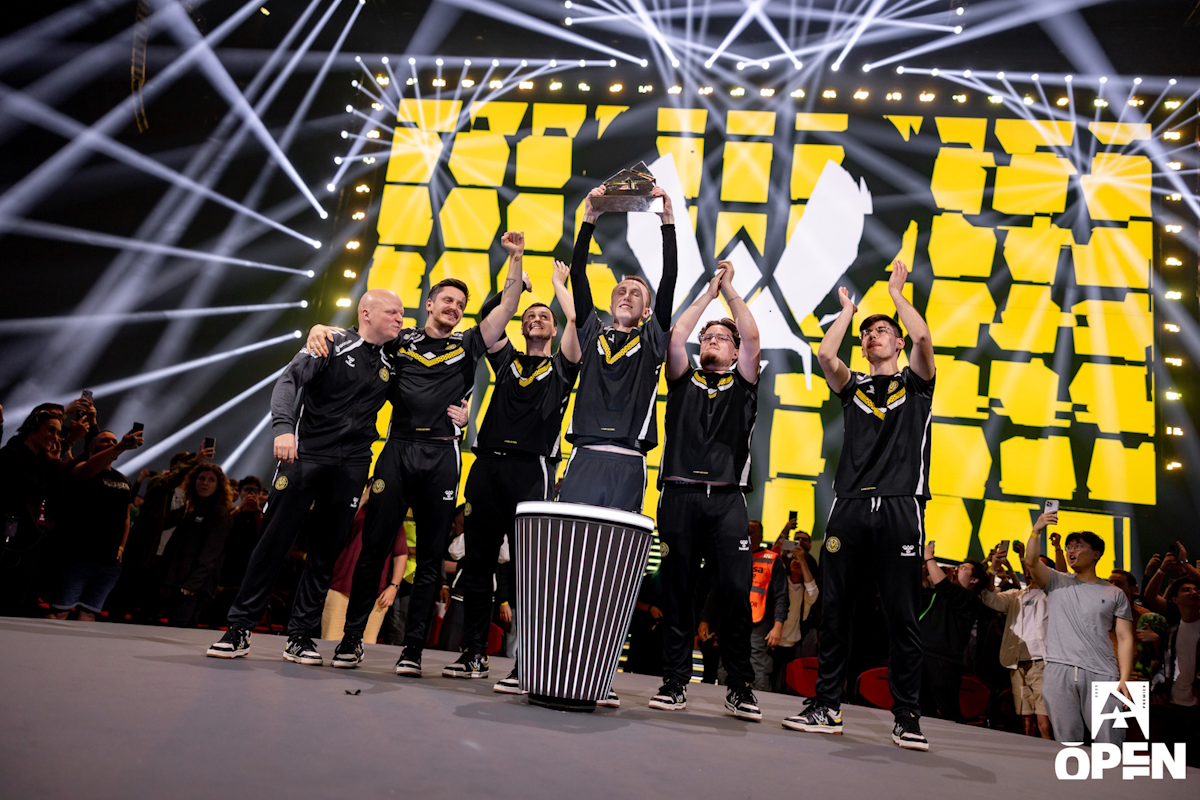 Vitality 3-0 击败 NAVI 夺得 BLAST 2026 春季公开赛冠军 | Tips.GG